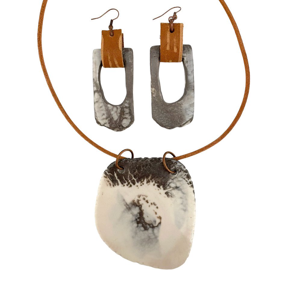 PORCELAIN/LEATHER NECKLACE & EARRING SET - GRAY & WHITE