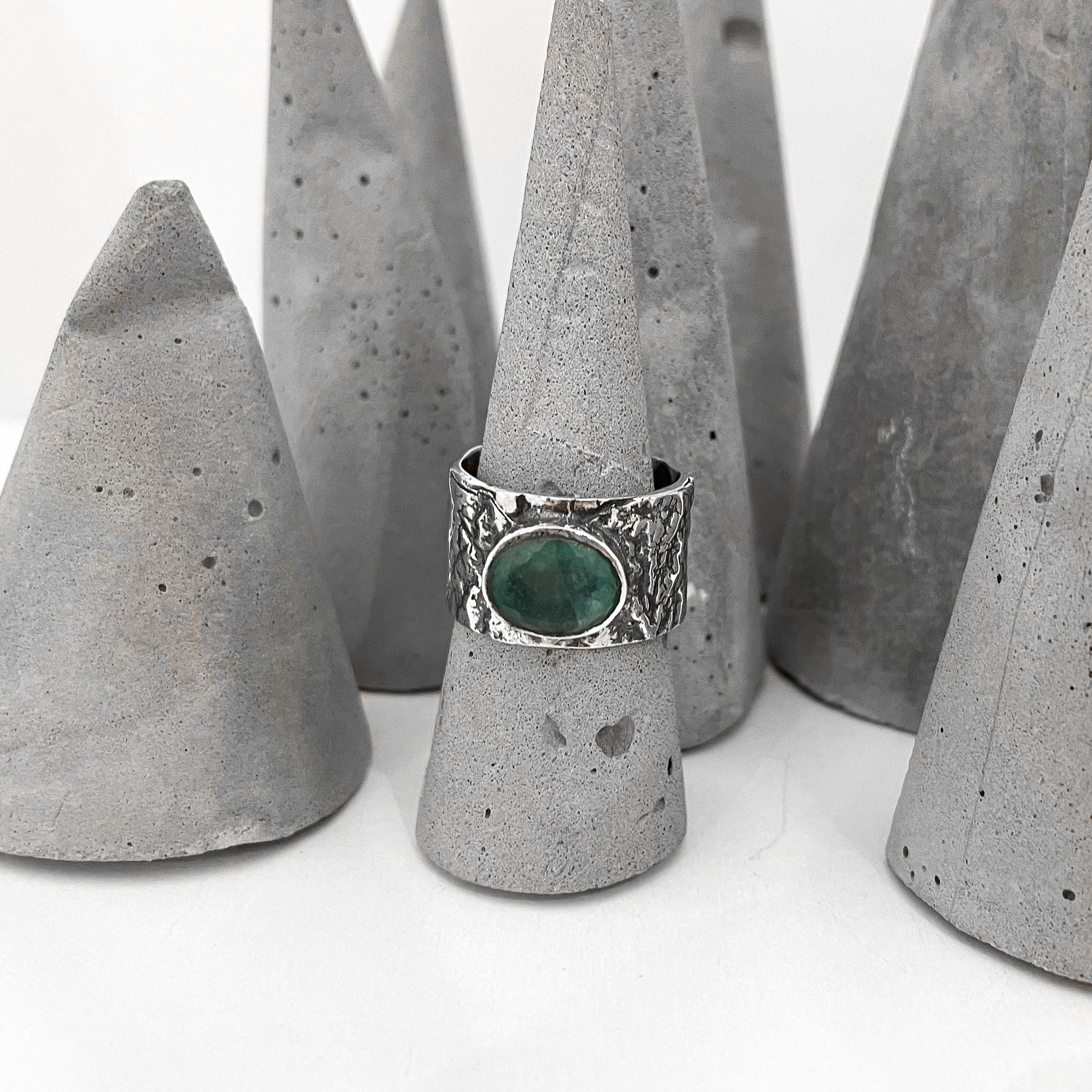 FACETED APATITE ON OXIDIZED HAMMERED BAND