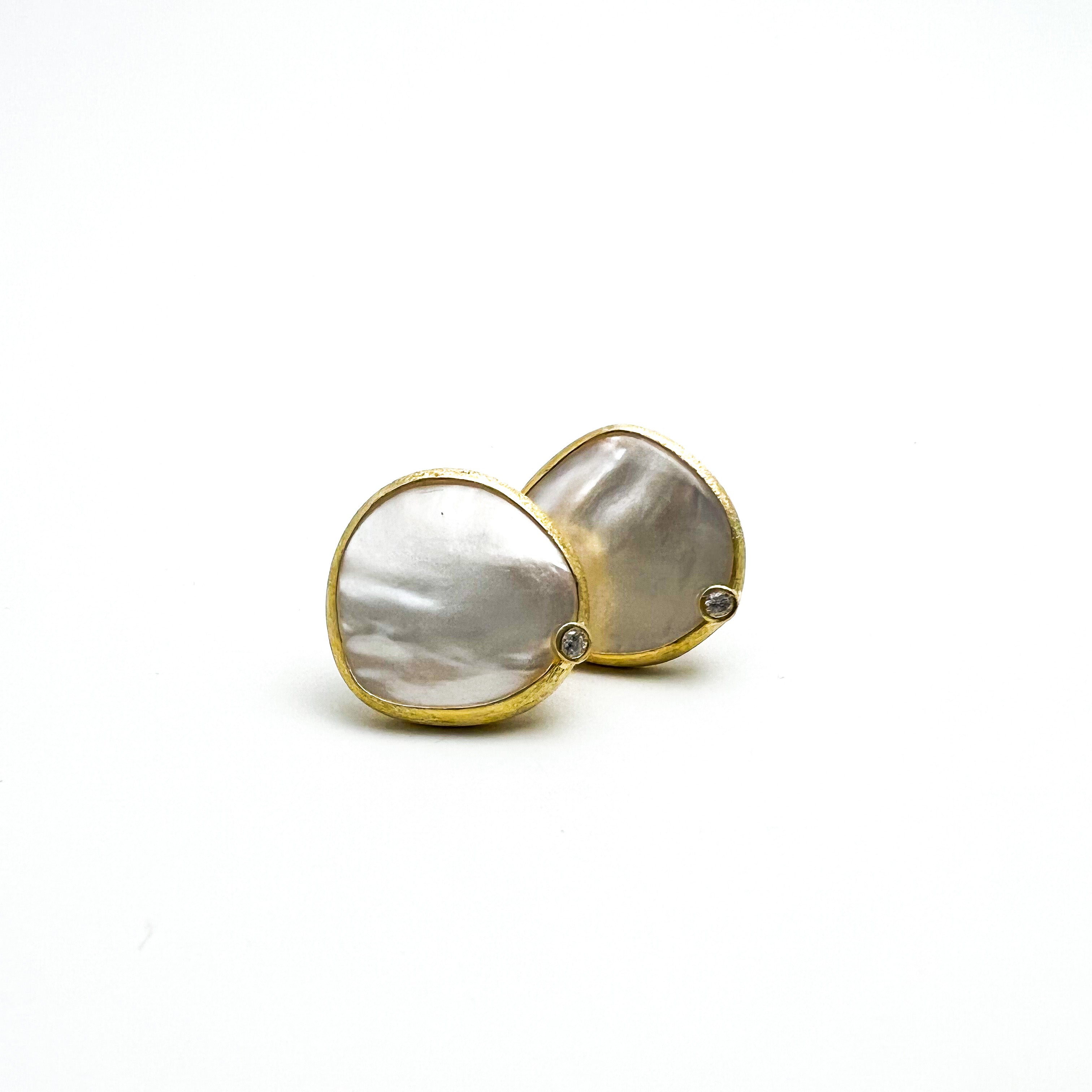 SHELLEY SINGLE MOTHER OF PEARL STUDS